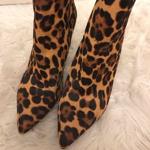 Vince Camuto Leopard Booties Size 6.5